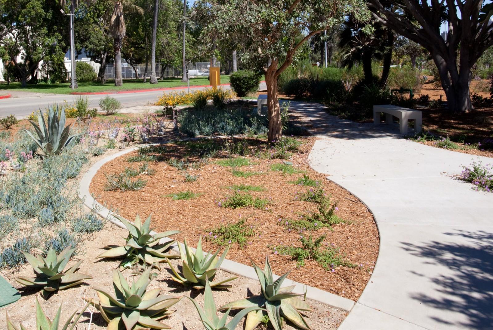 /Files/PROJECT_FILE/0a048e3e-43e8-42cb-841f-117425314c7f/va-reflection-garden.jpg
